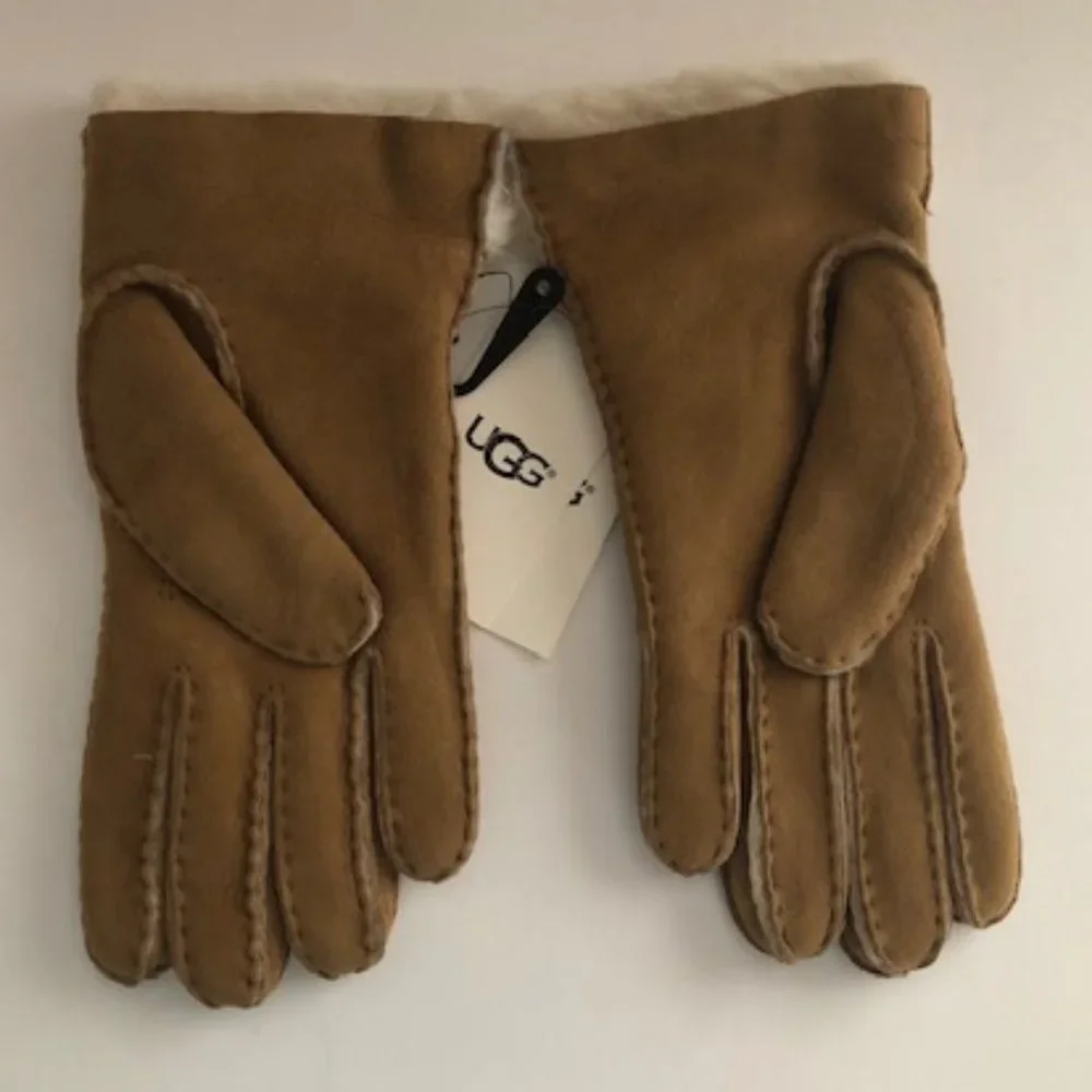 UGG Shearling Sheepskin suede leather Women's Chestnut Gloves. Size: Medium